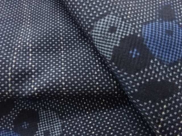  万寿菊模様織り出し本場泥大島紬着物(5マルキ)